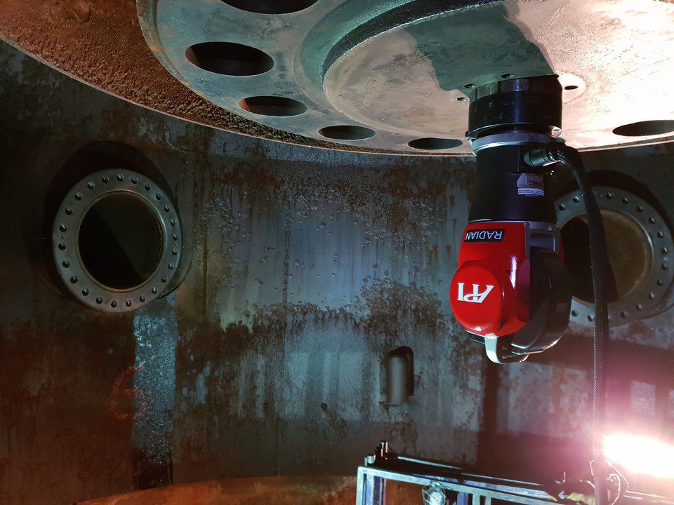 Medição com laser tracker em uma turbina a vapor.