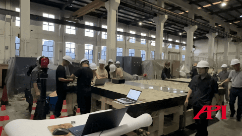 Abbildung 2: Messaufbau vor Ort für die Prüfung der Lithografiemaschinenbasis.